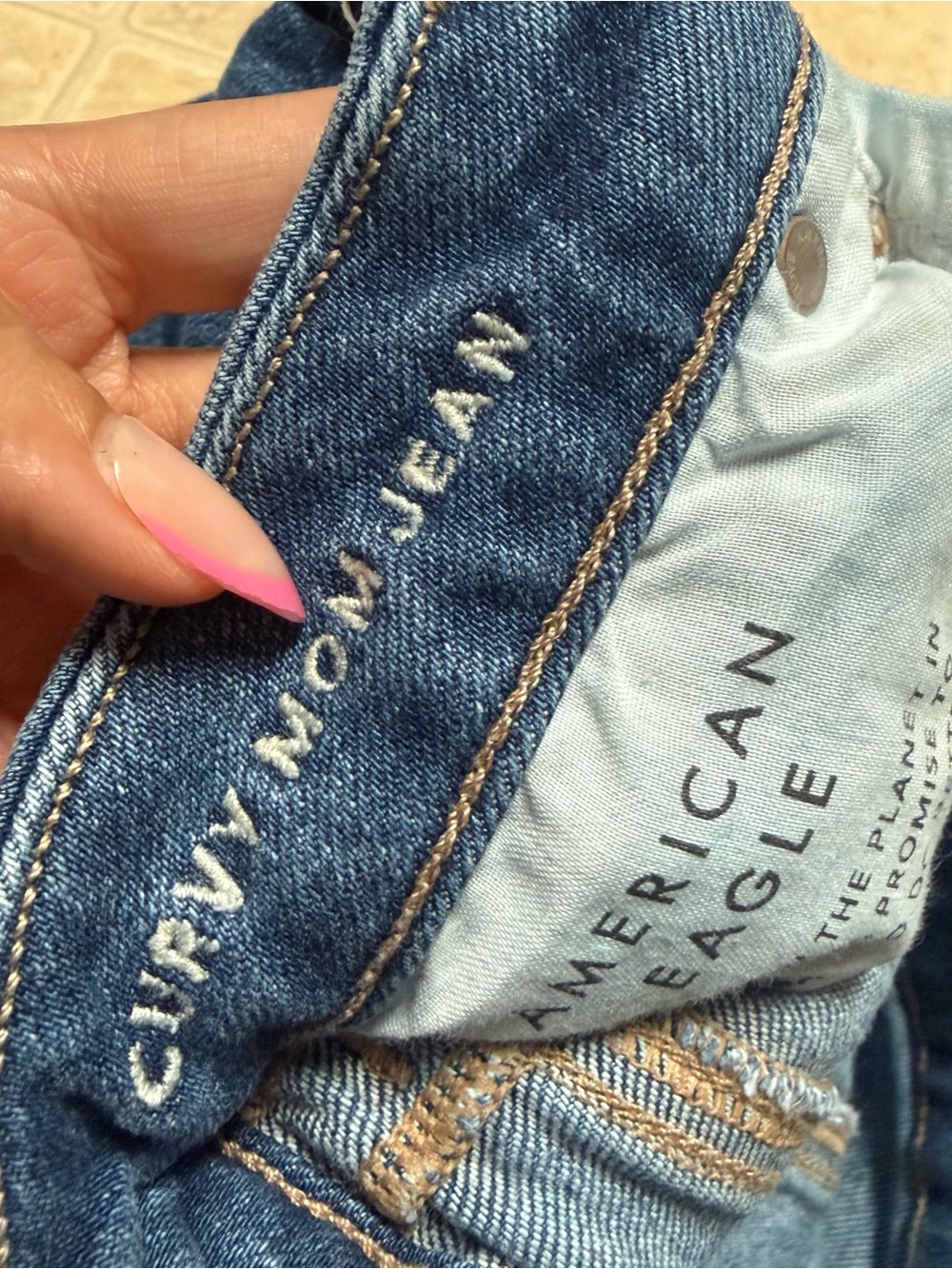 AEO Stretch Curvy Mom Jeans Size 2 - Picture 4 of 5